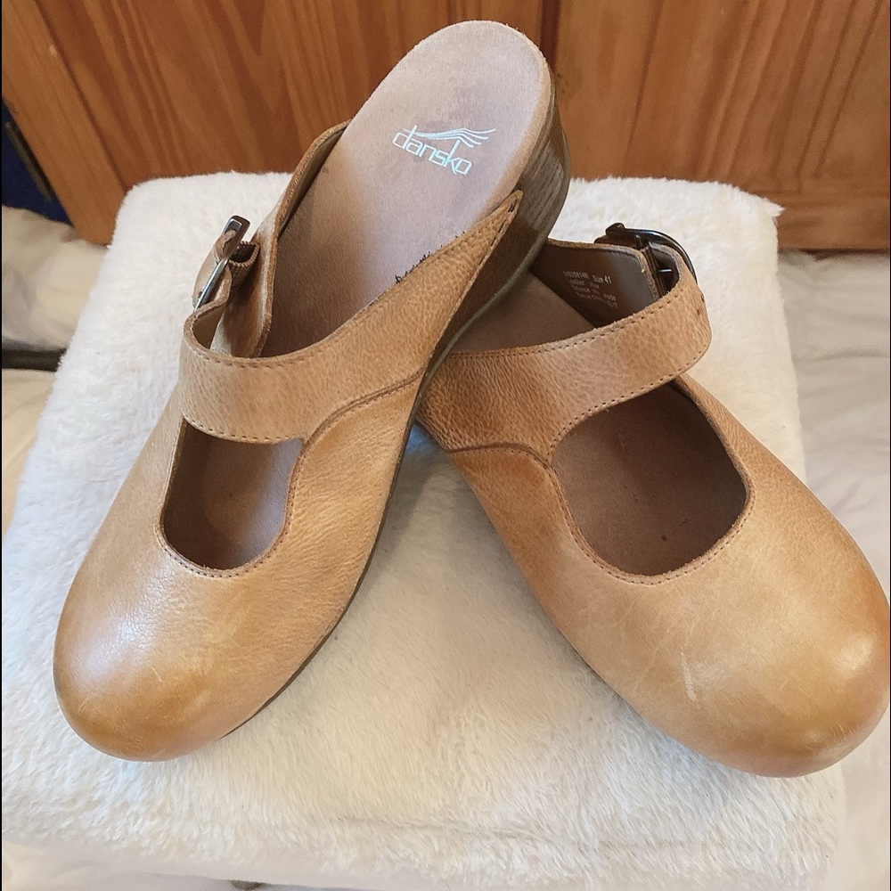 Dansko size 41 light tan mules